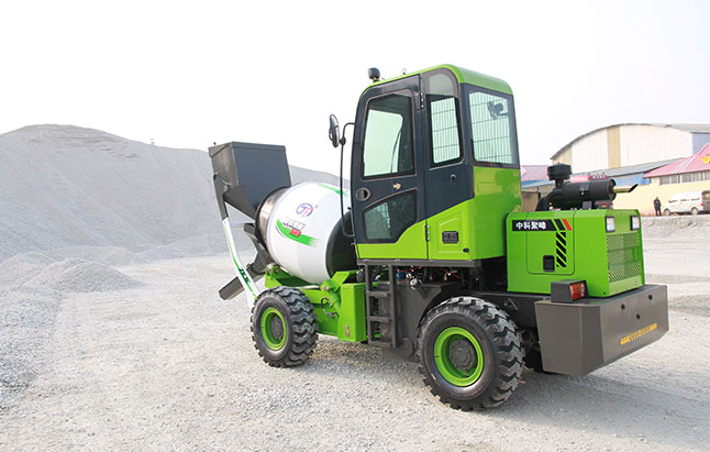 <b>聚峰浅谈自上料混凝土搅拌罐车</b>