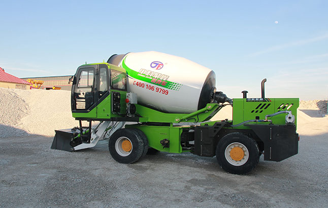 <b>聚峰自上料混凝土搅拌罐车，您的选择！</b>