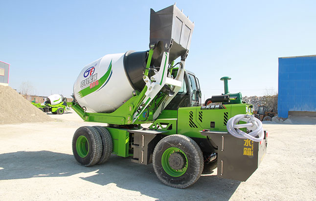 <b> 高效作业的前提：即正确使用自动上料混凝土搅拌车</b>