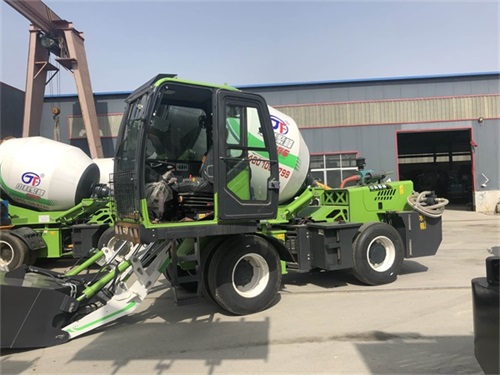 <b>自上料搅拌车搅拌筒的特点有哪些？</b>